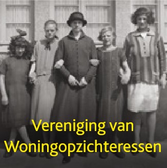 Zeeburgerdorp 1927, woonopzichteres mejuffrouw Schuurmans met kinderen van bewoners. 