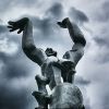 Het beeld van Ossip Zadkine uit 1953 dat de verwoesting van Rotterdam symboliseert. 