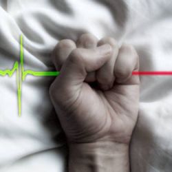 Tweede Kamer neemt euthanasiewet aan; NL is eerste land waar euthanasie niet langer meer strafbaar is.