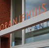 Gevel van het in 2011 geopende oranje Huis in Alkmaar. 