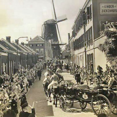 bezoek van koningin Juliana en prins Bernard in 1950 aan  Klarendal